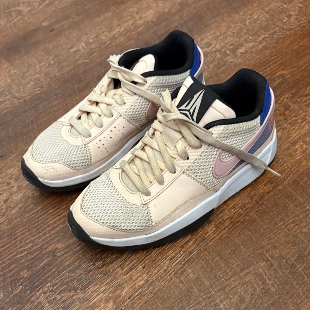 Nike Kids Sneakers in Beige and Pink